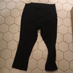 Black Lululemon Capri Leggings